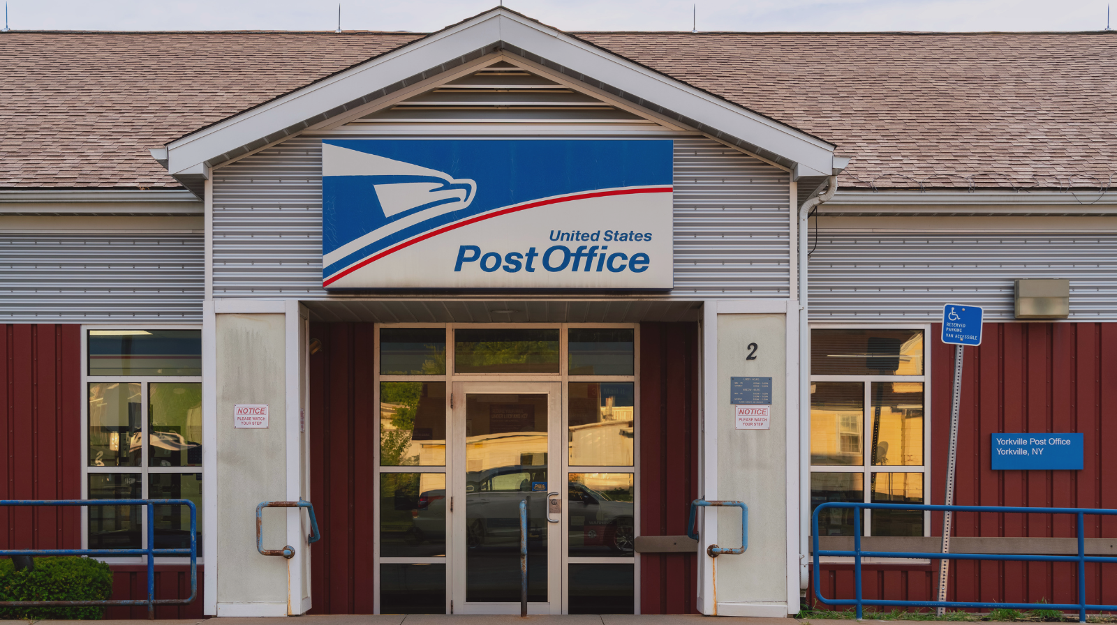 NALC Letter Carriers Are Out of a Contract, and Out of Time